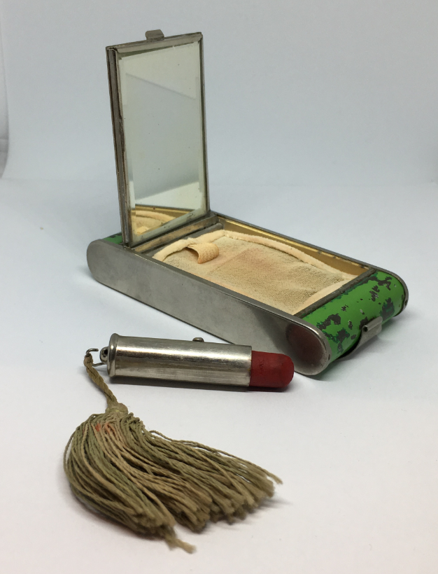 Art Deco cigarette case, lipstick and compact, mirror . - Talking